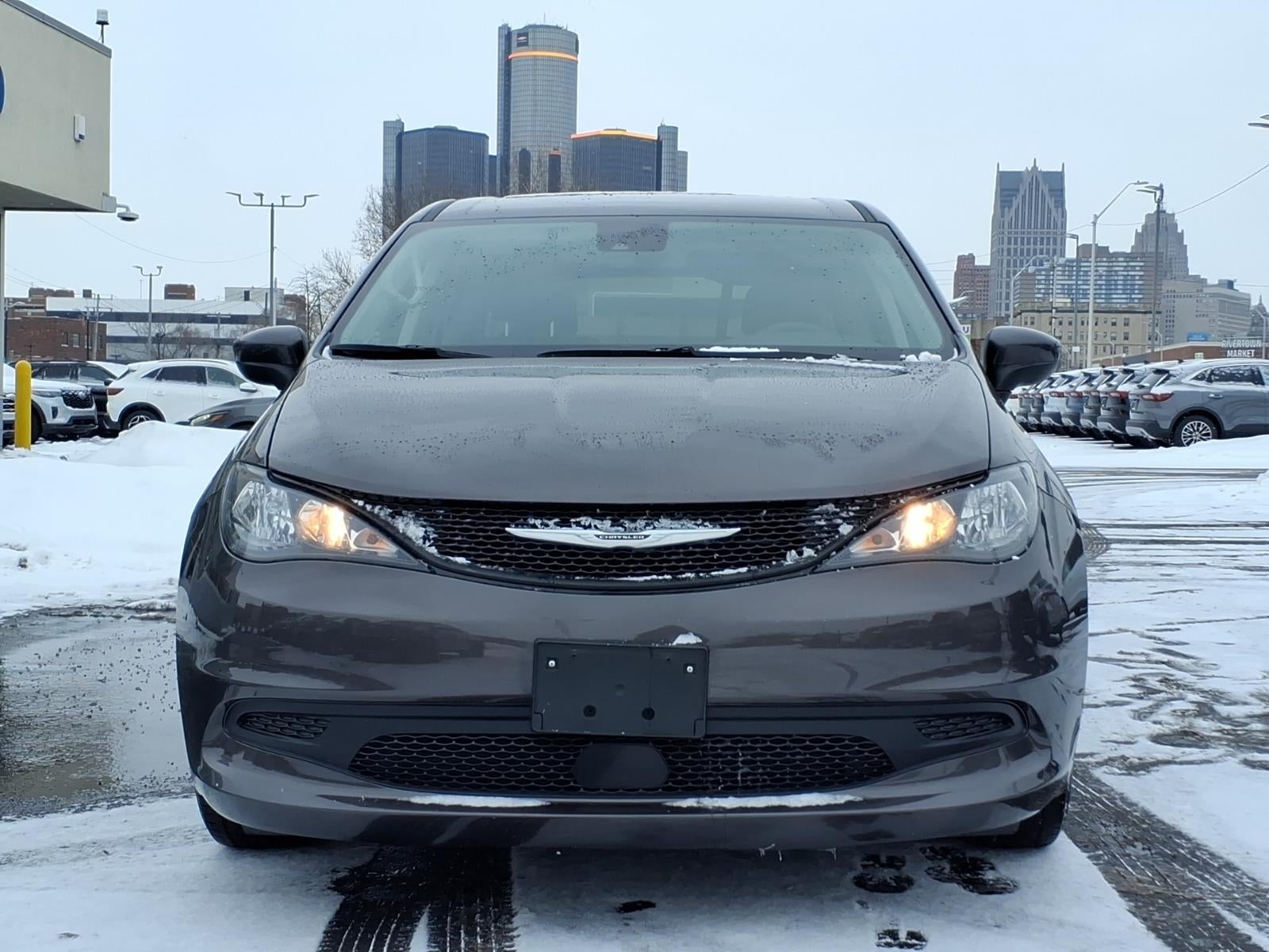 2023 Chrysler Voyager LX