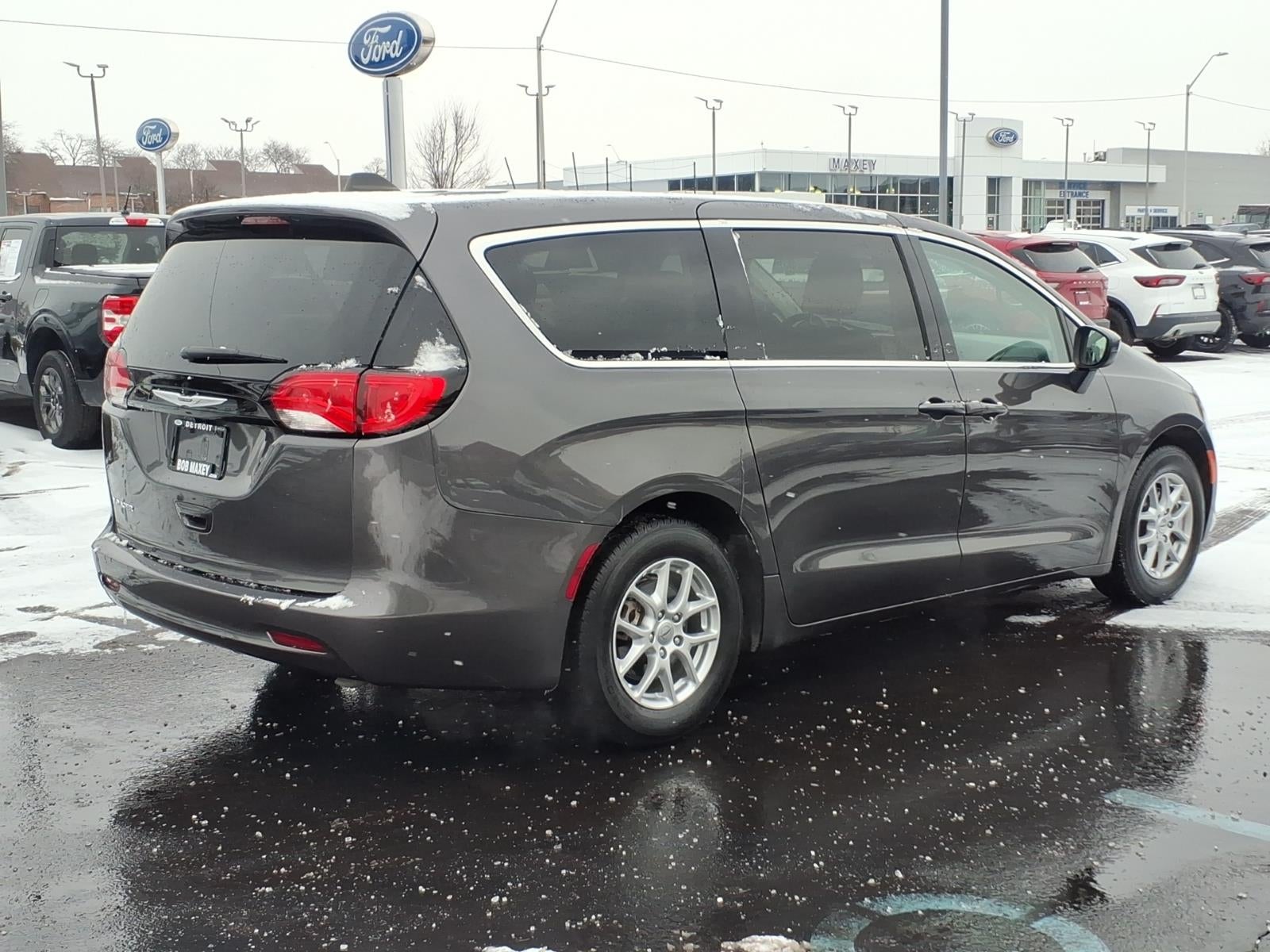 2023 Chrysler Voyager LX