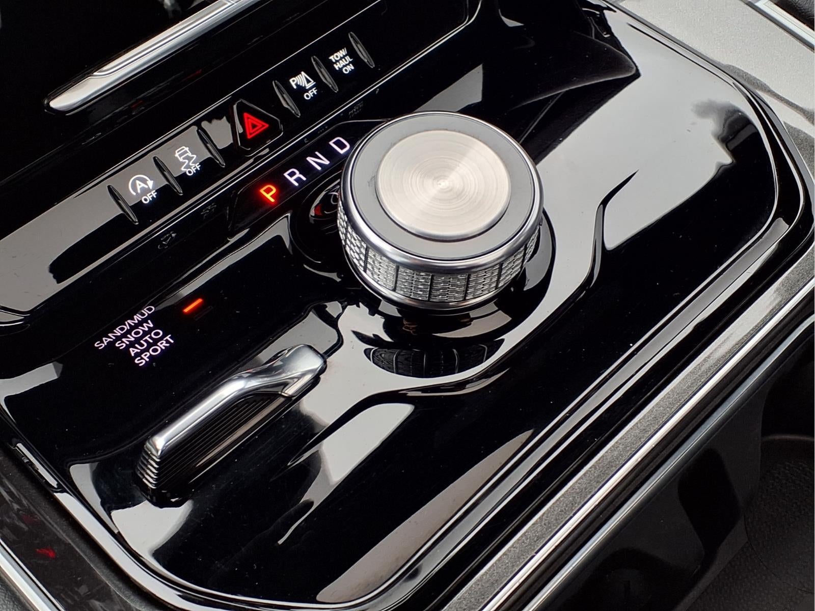 2023 Jeep Wagoneer Base