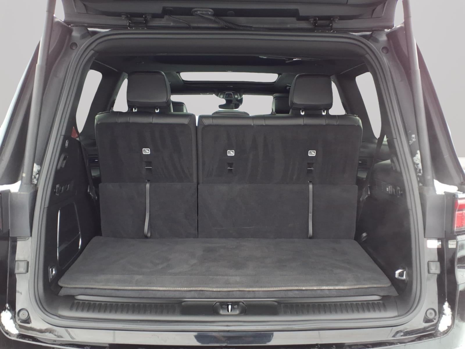 2023 Jeep Wagoneer Base